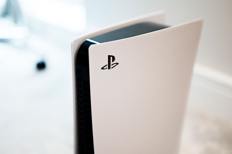 Sony PlayStation 5 Disc Edition + 2 Controllers